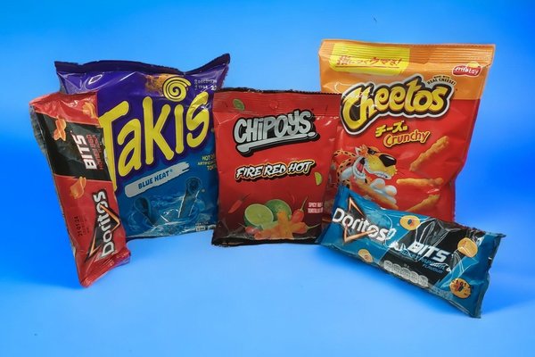 Doritos, Takis Blue Heat, Chipoys und Cheetos im Candy Shop.